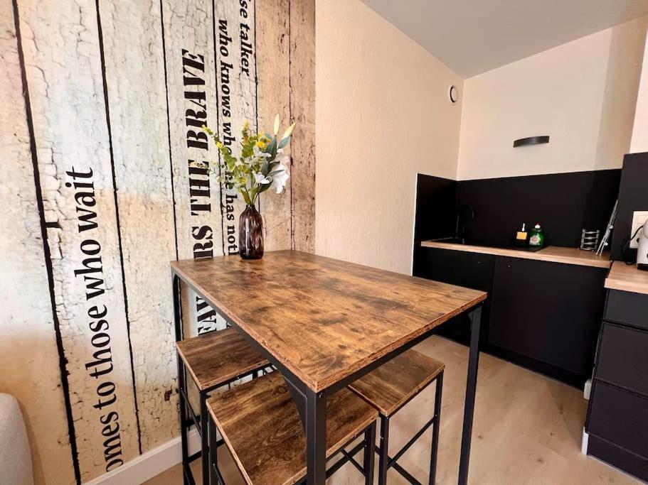 Appartement Climatise 4Prsn Au Pied De La Citadelle Besançon Exteriör bild
